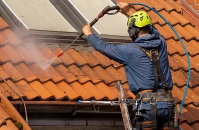 Démoussage et hydrofuge de toiture à Combrimont